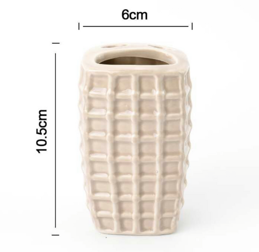 Portaspazzolini Beige in Ceramica con Superficie Rilievo – 6x10.5cm
