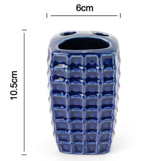Portaspazzolini Blu in Ceramica con Design Intagliato – 6x10.5cm